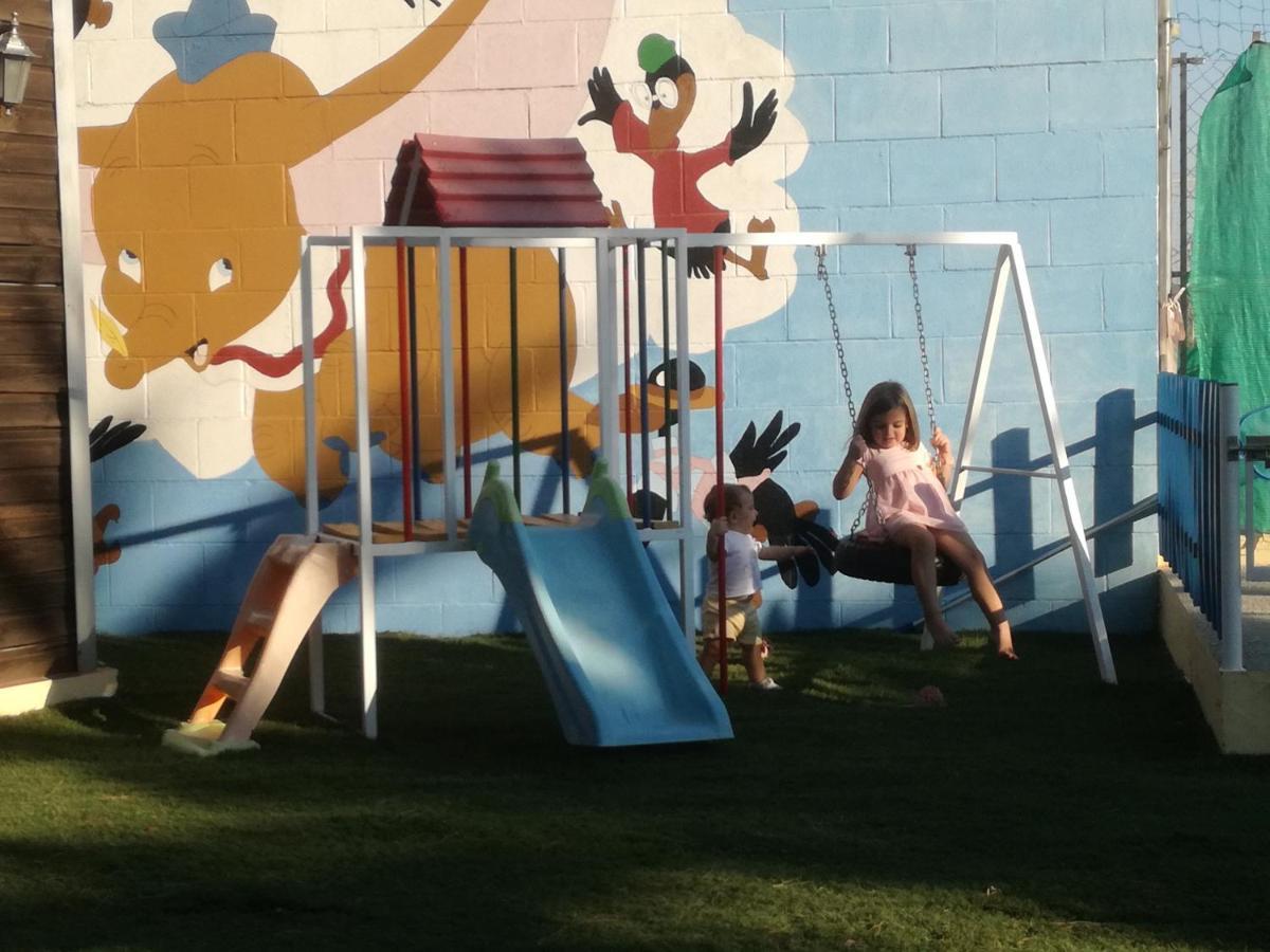 Bungalow Perotonar Ideal Para Familia Con Ninos La Puebla de Cazalla Dış mekan fotoğraf