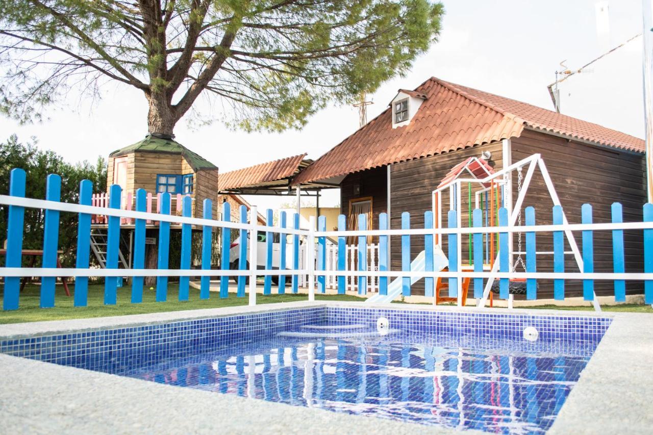 Bungalow Perotonar Ideal Para Familia Con Ninos La Puebla de Cazalla Dış mekan fotoğraf