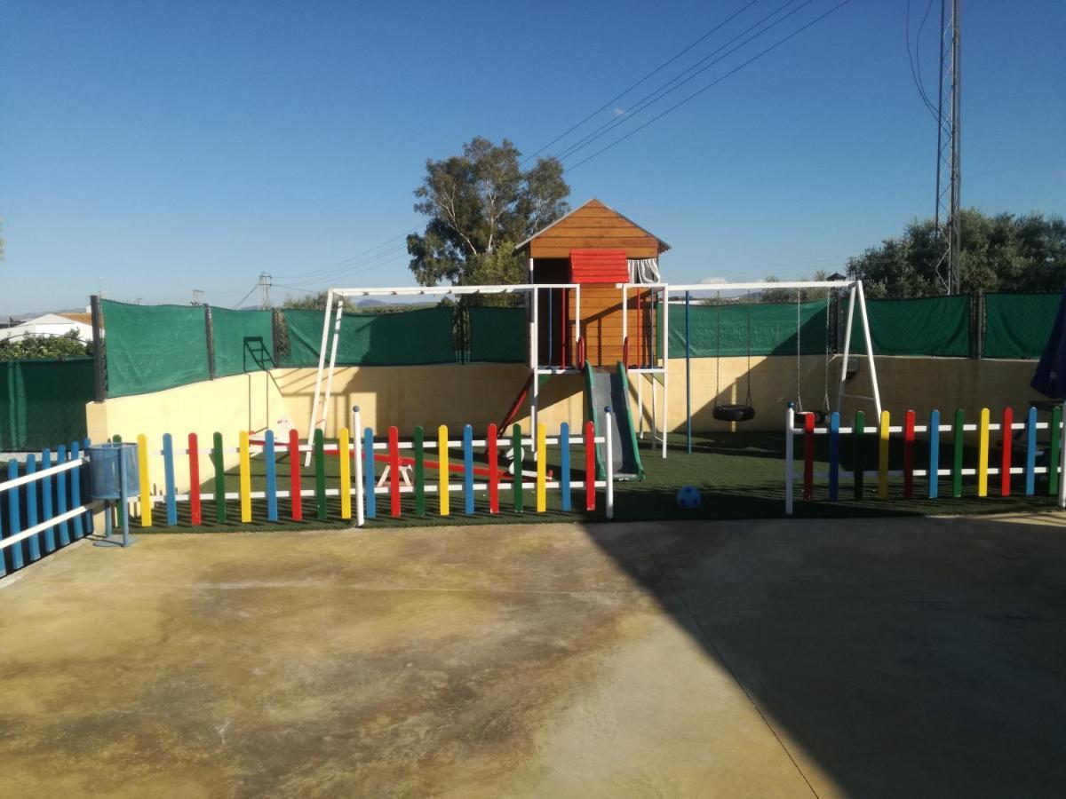 Bungalow Perotonar Ideal Para Familia Con Ninos La Puebla de Cazalla Dış mekan fotoğraf